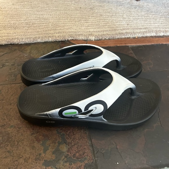 COPY - Oofos original sandals, size 14- NWOT